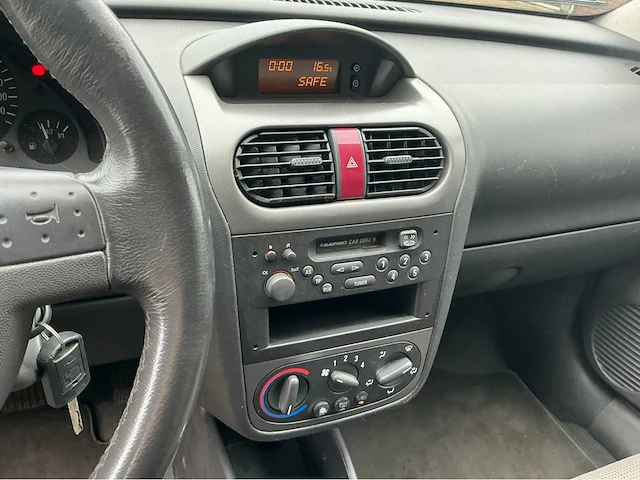 2004 opel corsa personenauto - afbeelding 6 van  18