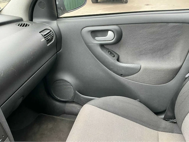 2004 opel corsa personenauto - afbeelding 7 van  18