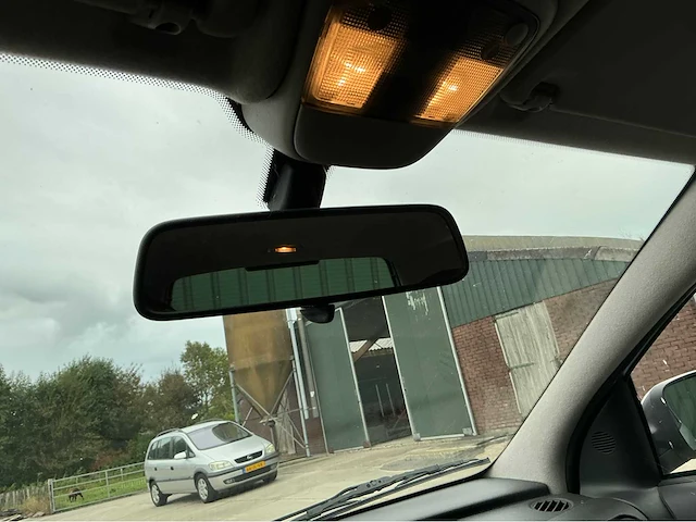 2004 opel corsa personenauto - afbeelding 8 van  18