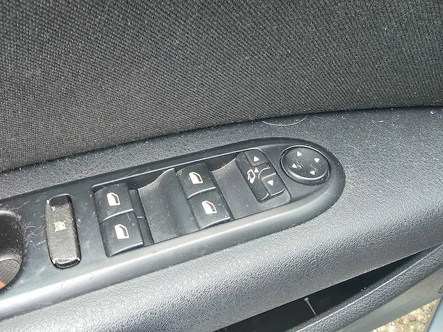 2004 peugeot 407 2.2-16v xs - afbeelding 10 van  23