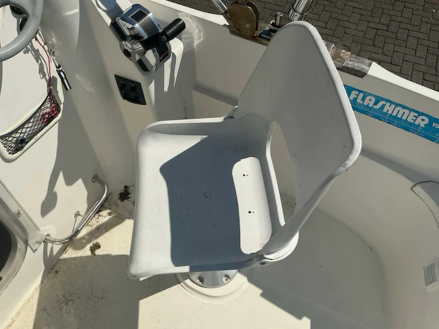 2004 quicksilver cabin 460 kajuitboot - afbeelding 2 van  23