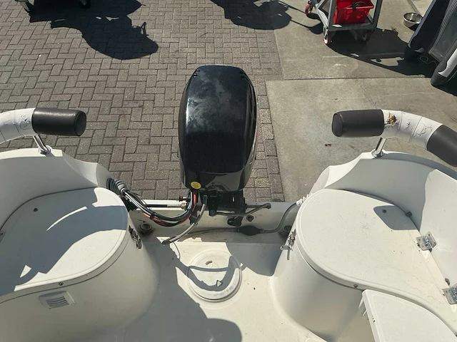 2004 quicksilver cabin 460 kajuitboot - afbeelding 4 van  23
