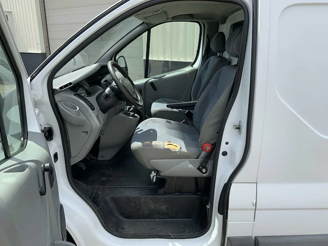 2004 renault trafic 1000 1.9 dci 100 bedrijfswagen - afbeelding 24 van  38