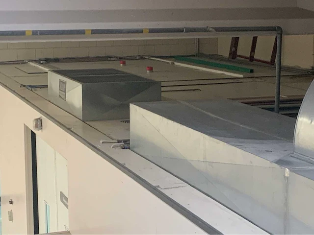 2004 soloan prefab spuitcabine met droogruimte en voorbewerkingsruimte - afbeelding 58 van  69