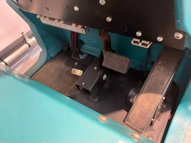 2004 tennant 7100 schrobmachine opzit - afbeelding 13 van  16