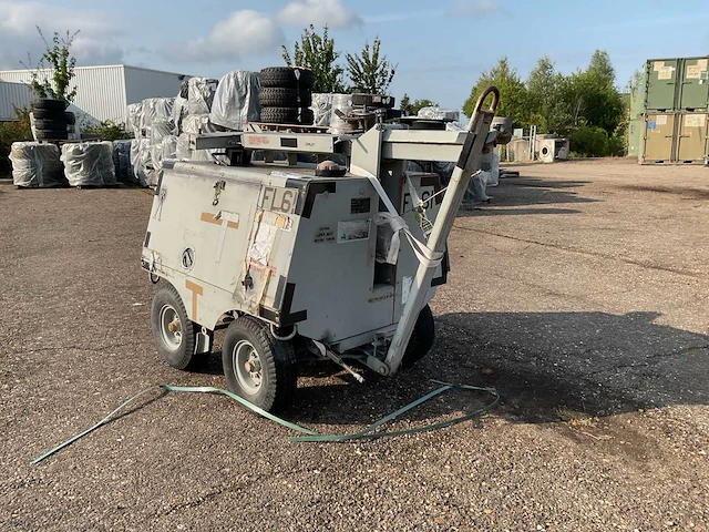 2004 t&j floodlight set - afbeelding 1 van  8