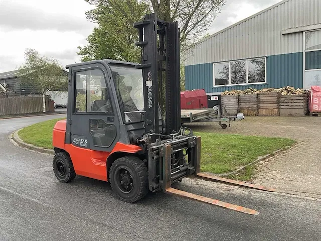 2004 toyota 02-fdf30 vorkheftruck - afbeelding 30 van  31