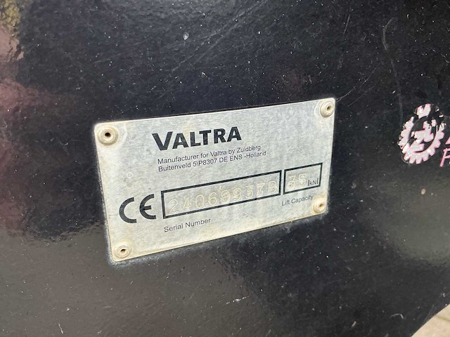 2004 valtra t120 vierwielaangedreven landbouwtractor - afbeelding 4 van  28