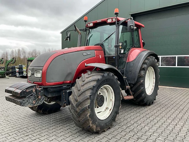 2004 valtra t170 vierwielaangedreven landbouwtractor - afbeelding 1 van  37