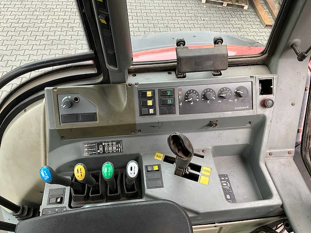 2004 valtra t170 vierwielaangedreven landbouwtractor - afbeelding 27 van  37