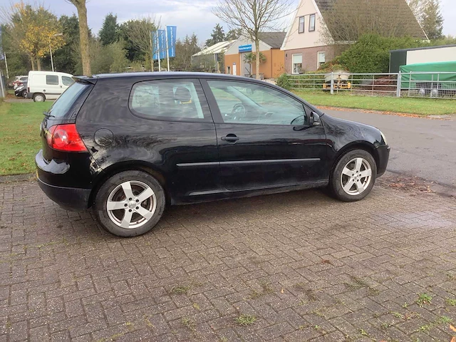 2004 volkswagen golf 1.4 trendline personenauto - afbeelding 7 van  13