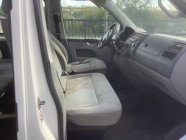 2004 volkswagen transporter 1.9 tdi 340 trend.dc - bedrijfswagen - afbeelding 2 van  16