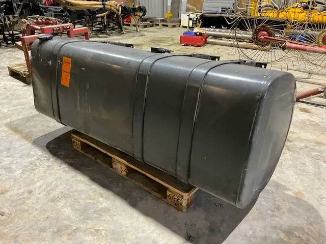 2004 volvo vrachtwagen brandstoftank - afbeelding 4 van  6