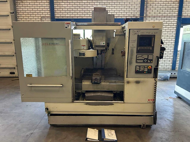 2004 xyz 810 cnc universele bewerkingscentra - afbeelding 2 van  15