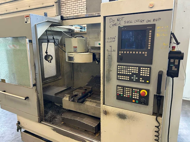 2004 xyz 810 cnc universele bewerkingscentra - afbeelding 4 van  15
