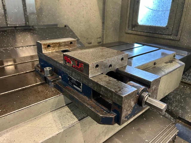 2004 xyz 810 cnc universele bewerkingscentra - afbeelding 8 van  15