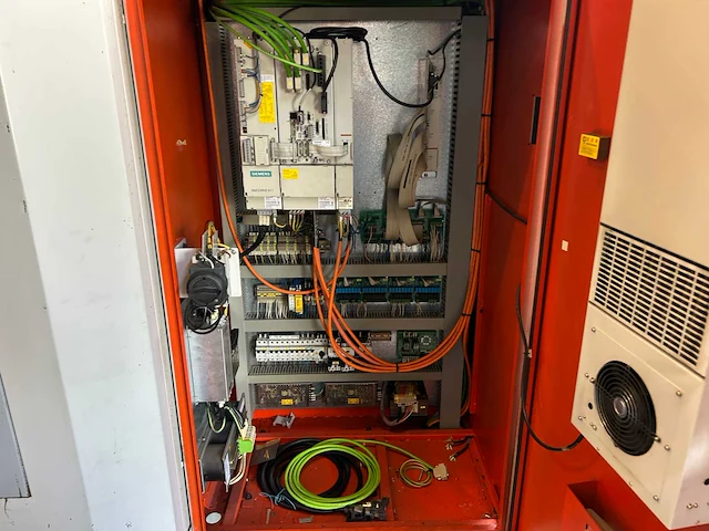 2004 xyz 810 cnc universele bewerkingscentra - afbeelding 9 van  15