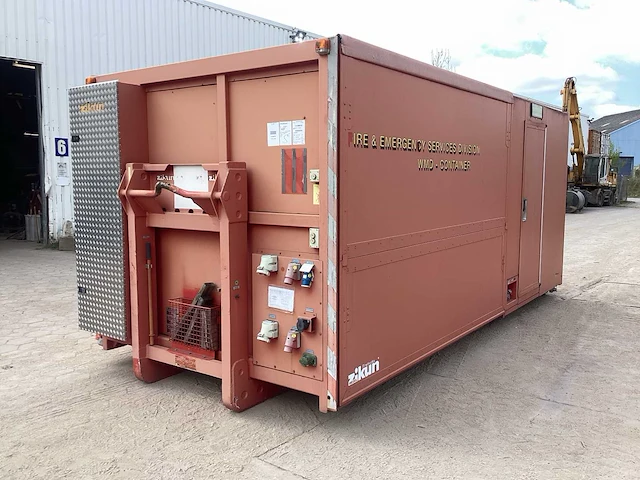 2004 zikun calamiteiten container - afbeelding 1 van  47