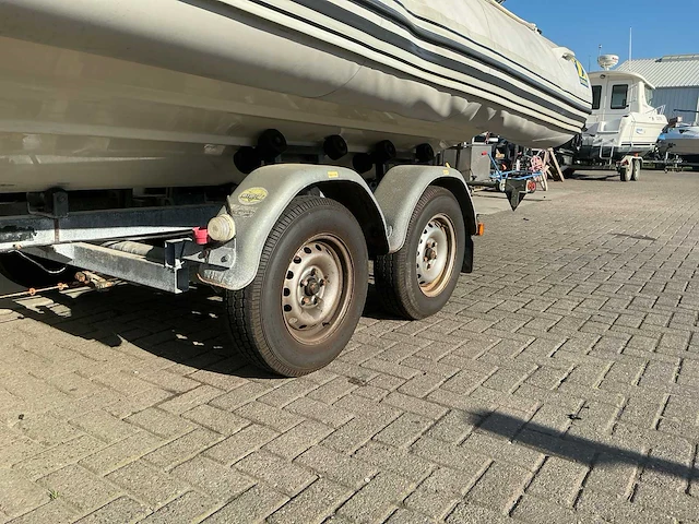 2004 zodiac pro rib rubberboot met trailer. - afbeelding 15 van  27