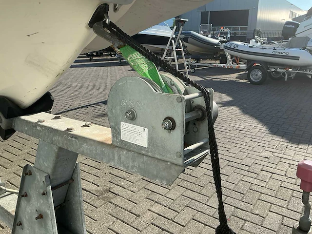 2004 zodiac pro rib rubberboot met trailer. - afbeelding 19 van  27
