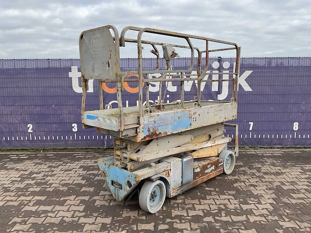 2005 - mec - 2633es - schaarhoogwerker - afbeelding 1 van  10