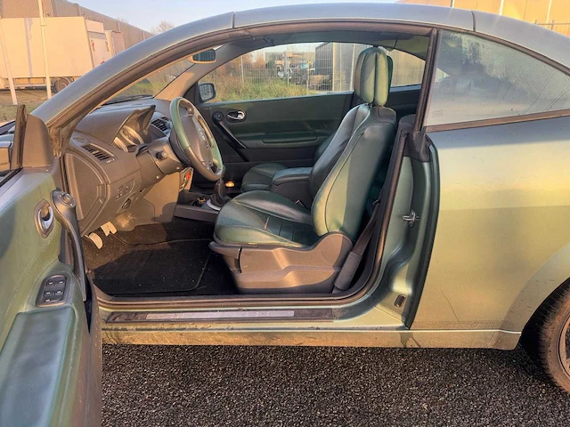 2005 - renault - mégane coupé-cabriolet - 2.0-16v priv.luxe - personenauto - afbeelding 2 van  18
