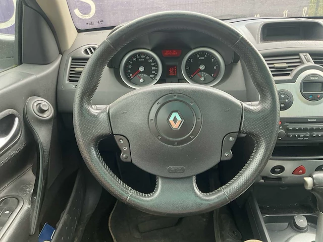 2005 - renault - mégane coupé-cabriolet - 2.0-16v priv.luxe - personenauto - afbeelding 2 van  14