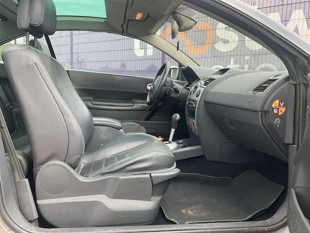2005 - renault - mégane coupé-cabriolet - 2.0-16v priv.luxe - personenauto - afbeelding 12 van  14