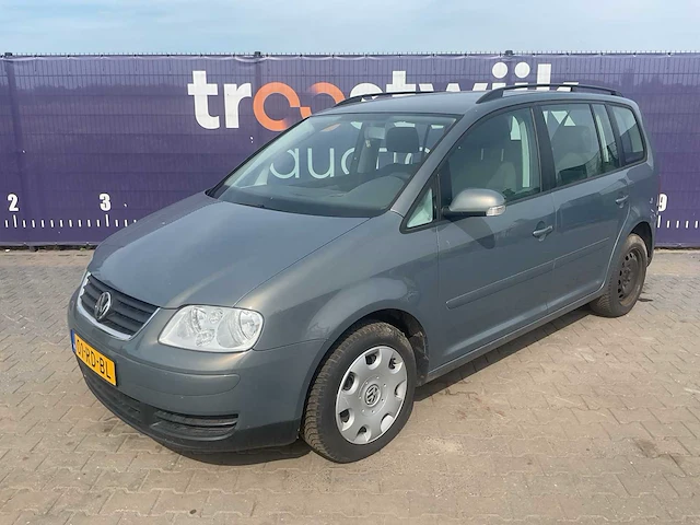 2005 - volkswagen - touran - 1.6-16v fsi trendl. - personenauto (defect) - afbeelding 1 van  12