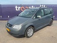 2005 - volkswagen - touran - 1.6-16v fsi trendl. - personenauto (defect) - afbeelding 1 van  12