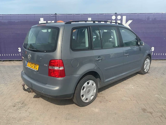 2005 - volkswagen - touran - 1.6-16v fsi trendl. - personenauto (defect) - afbeelding 6 van  12