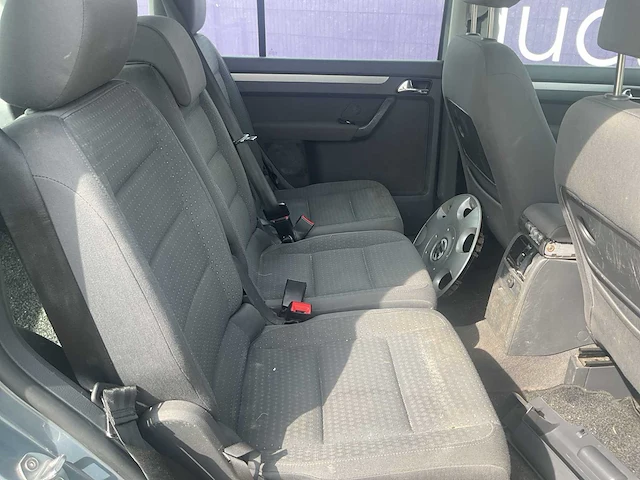 2005 - volkswagen - touran - 1.6-16v fsi trendl. - personenauto (defect) - afbeelding 8 van  12