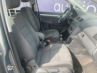 2005 - volkswagen - touran - 1.6-16v fsi trendl. - personenauto (defect) - afbeelding 9 van  12
