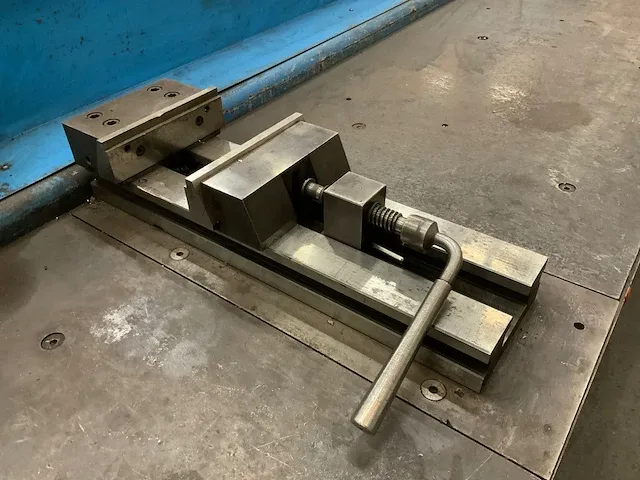 2005 cma rd-40 cn- 9000 cn+ gestuurde coördinatenboormachine - afbeelding 4 van  18