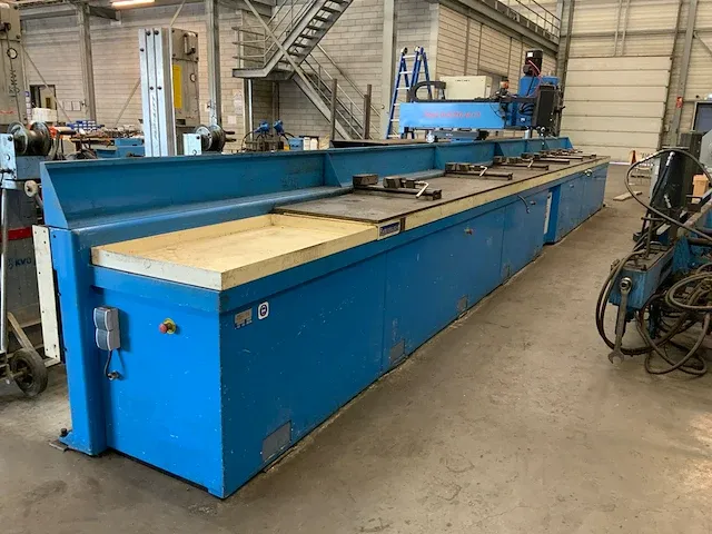 2005 cma rd-40 cn- 9000 cn+ gestuurde coördinatenboormachine - afbeelding 1 van  18