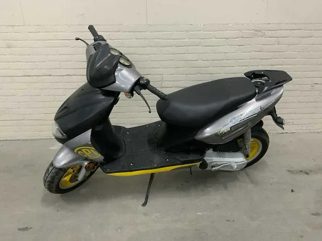 2005 cpi power hussar snorscooter - afbeelding 1 van  7