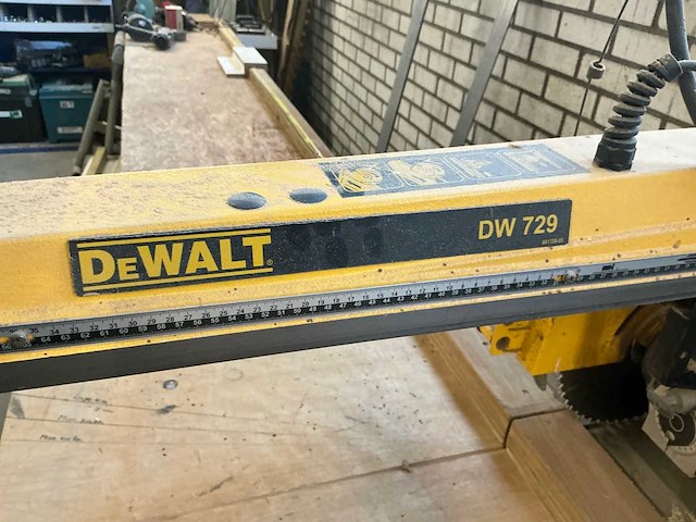 2005 dewalt dw729 radiaalafkortzaagmachine - afbeelding 2 van  9