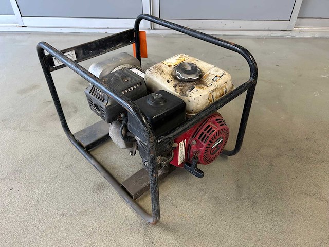 2005 europower ep3300 generator - afbeelding 1 van  5