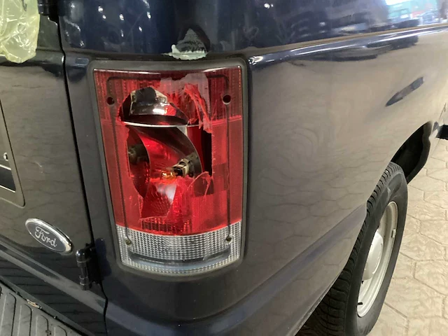 2005 ford e150 xl van personenauto - afbeelding 12 van  18