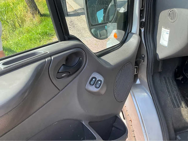 2005 ford transit 2.0tdi invalide bedrijfswagen met roelstoellift - afbeelding 9 van  28