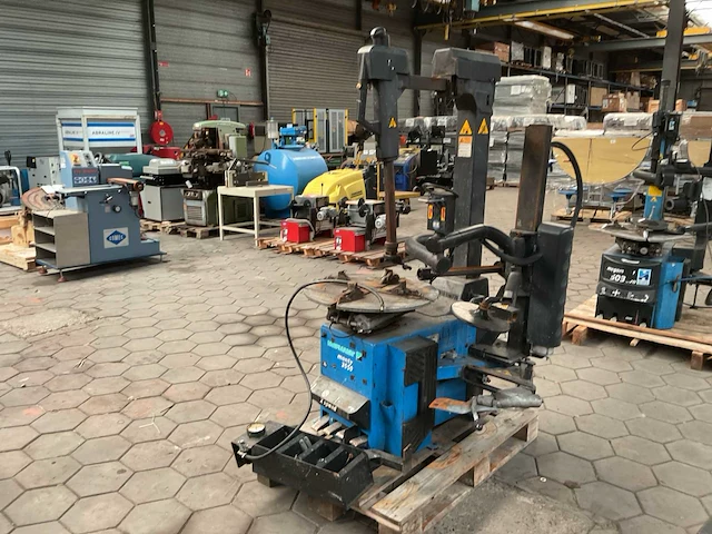 2005 hofmann monty 3550 banden de-en montageapparaat - afbeelding 2 van  8