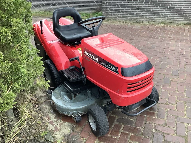 2005 honda 2220 zitmaaier - afbeelding 2 van  7