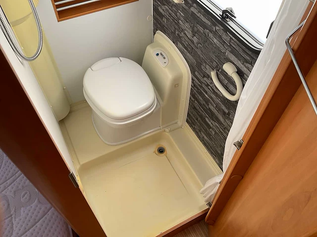 2005 hymer eriba nova caravan - afbeelding 21 van  38