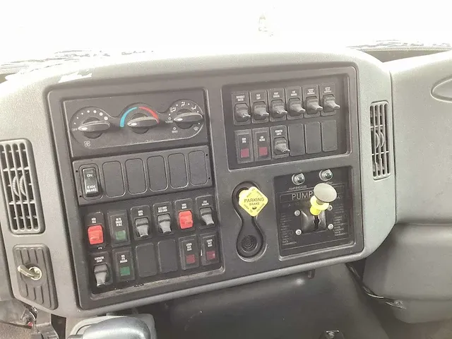 2005 international 4400sb brandweerwagen - afbeelding 7 van  26