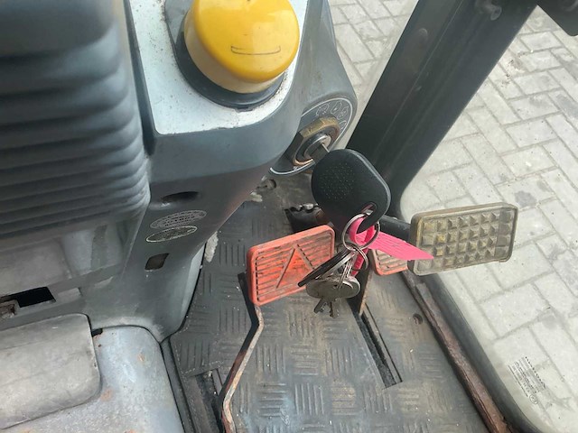 2005 iseki 4260 th4 minitractor - afbeelding 16 van  27