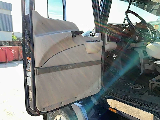 2005 mack vrachtwagen - afbeelding 24 van  50