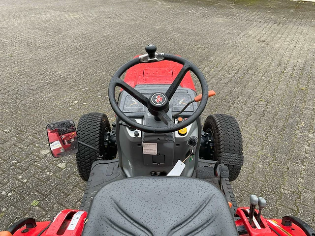 2005 massey ferguson 1528 smalspoor- en compacttractor - afbeelding 9 van  21