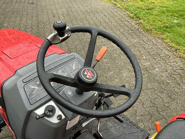 2005 massey ferguson 1528 smalspoor- en compacttractor - afbeelding 11 van  21