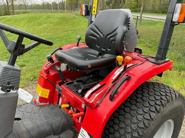 2005 massey ferguson 1528 smalspoor- en compacttractor - afbeelding 13 van  21