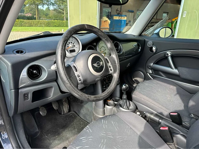 2005 mini cooper one personenauto - afbeelding 19 van  35